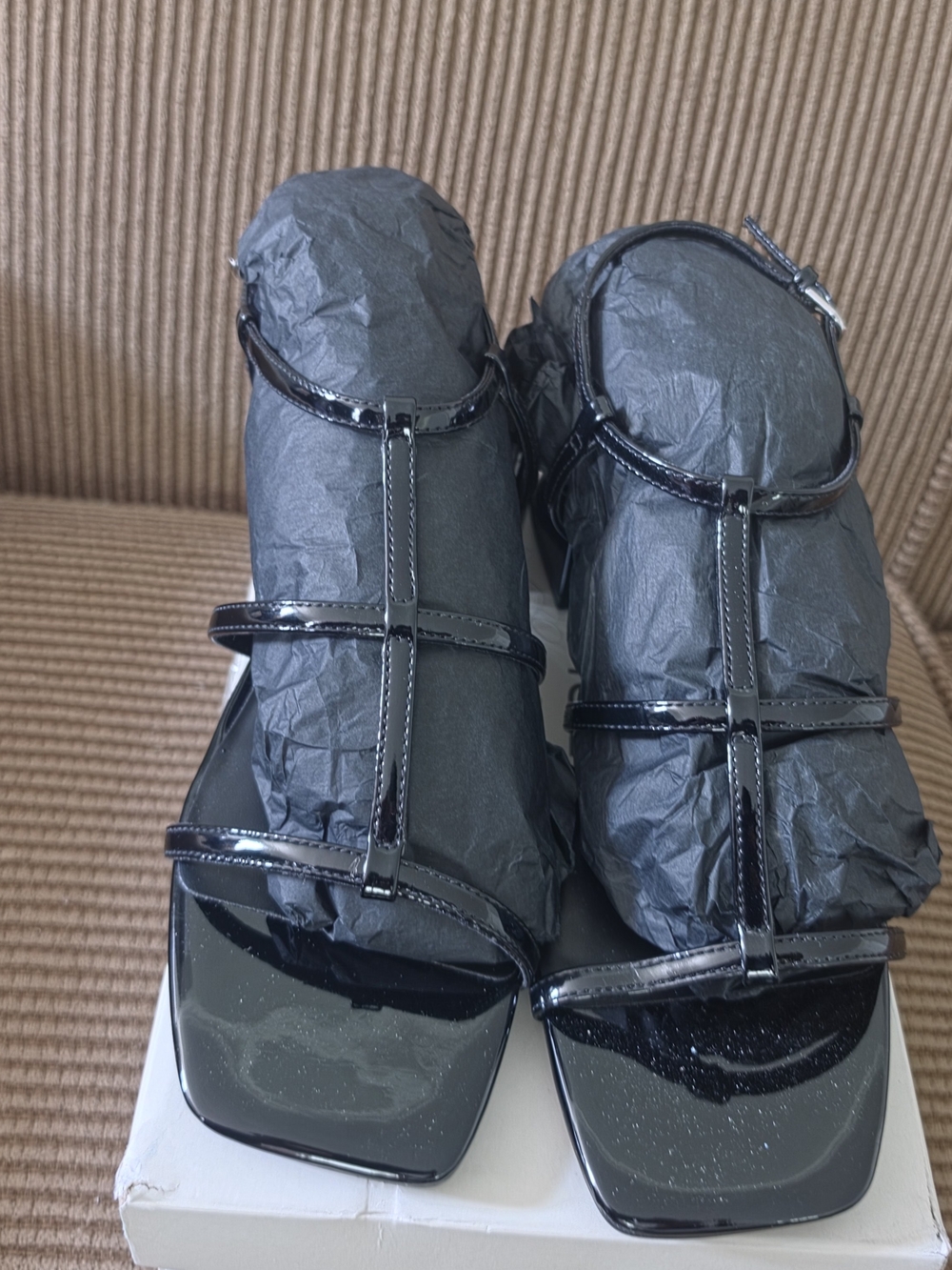 Bandolino Parkera3 Black Patent Strappy Low Block Heel Sandals — Size 7.5M (NIB) - Picture 4 of 6